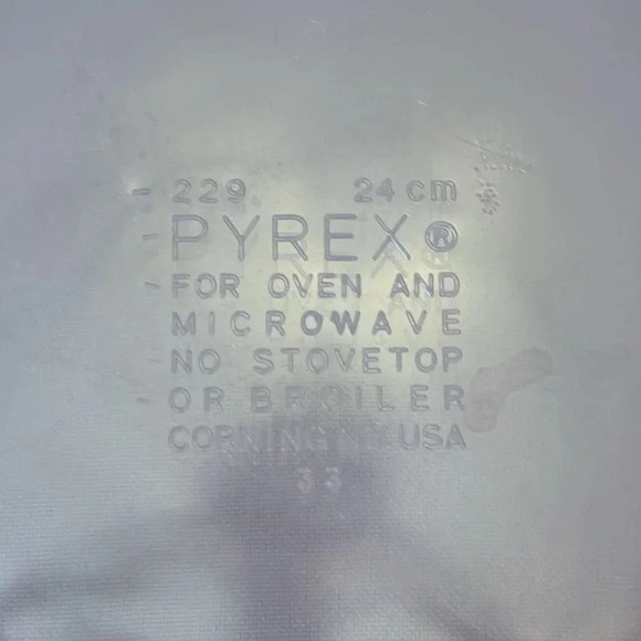 Pyrex Cranberry Glass 9.5” Set of 2 Fluted Pie Pans Crimped Deep Dish Plates 229 - Picture 6 of 6